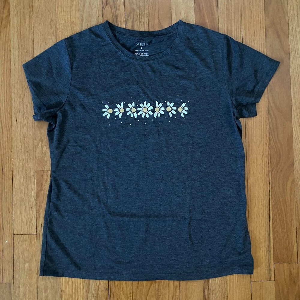 NWOT Shein Grey T-Shirt with Daisies Size L